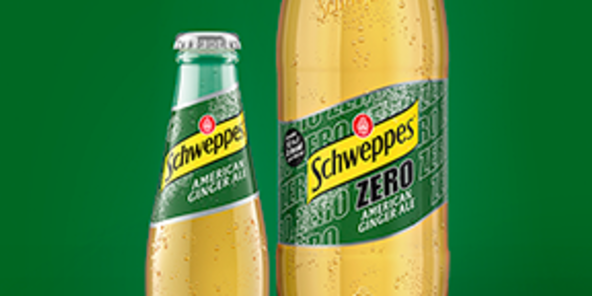 Nahaufnahme: Schweppes American Ginger Ale Classic und Zero.