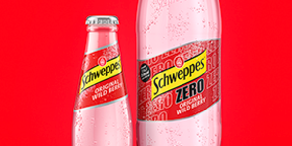 Nahaufnahme: Schweppes Original Wild Berry Classic und Zero.