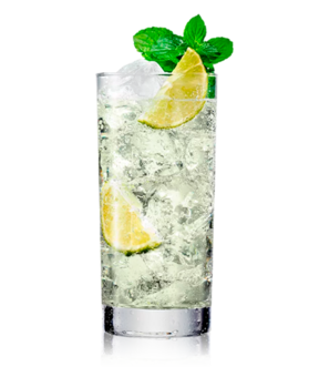 Mojito im Longdrinkglas mit Limettenspalten und Minze, aufgegossen mit Schweppes Virgin Mojito.